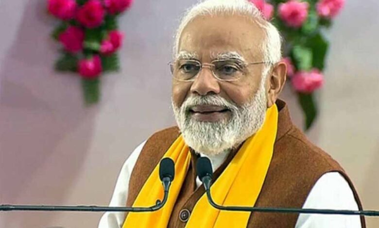 वाराणसी में 6,100 करोड़ रुपये की परियोजनाओं का शुभारंभ प्रधानमंत्री नरेंद्र मोदी ने किया 1 KSHITITECH pm modi1 2 KSHITITECH