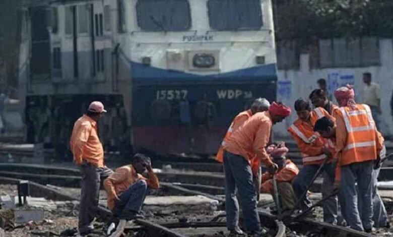 रेलवे में मिलेगी कई सुविधाएं, पश्चिम मध्य रेलवे में 55 हजार रेलकर्मियों को मिलेगा दुर्घटना बीमा 1 Console Corptech Pradakshina Consulting Pvt Ltd rail1 Console Corptech Pradakshina Consulting Pvt Ltd
