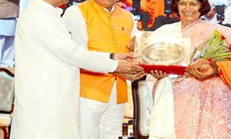 राष्ट्र के हित में शिक्षा, शिक्षा के हित में शिक्षक और शिक्षक के हित में समाज के मार्ग पर चलने से ही शिक्षा व्यवस्था होगी बेहतर: मुख्यमंत्री 1 KSHITITECH sik1 KSHITITECH