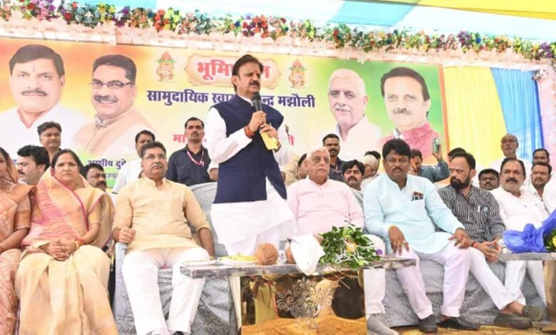 उप मुख्यमंत्री श्री शुक्ल ने मझौली में 10 करोड़ लागत के सामुदायिक स्वास्थ्य केंद्र भवन का किया भूमि-पूजन 1 KSHITITECH sukl1 KSHITITECH