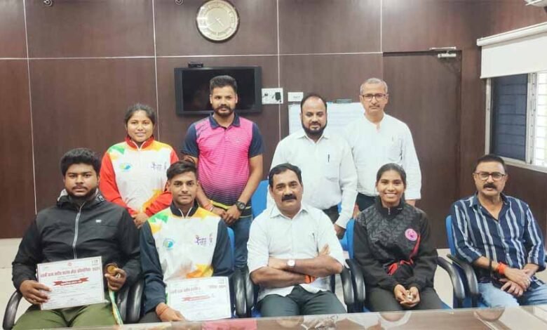 चयनित खिलाड़ियों को कलेक्टर ने दी बधाई, शालेय राष्ट्रीय स्टार हेतु खिलाड़ी चयनित 1 KSHITITECH 1 50 KSHITITECH