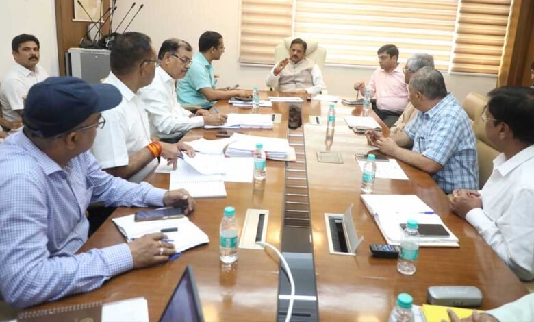 स्वास्थ्य अधोसंरचनात्मक विकास कार्यों की उप मुख्यमंत्री शुक्ल ने की गहन समीक्षा 1 KSHITITECH 11A 88 KSHITITECH
