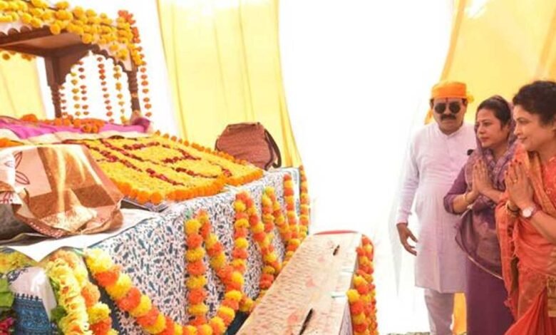 मंत्री श्रीमती गौर ने किया शिव मंदिर सोनागिरी में शेड निर्माण का भूमिपूजन 1 KSHITITECH 15A 93 1 KSHITITECH