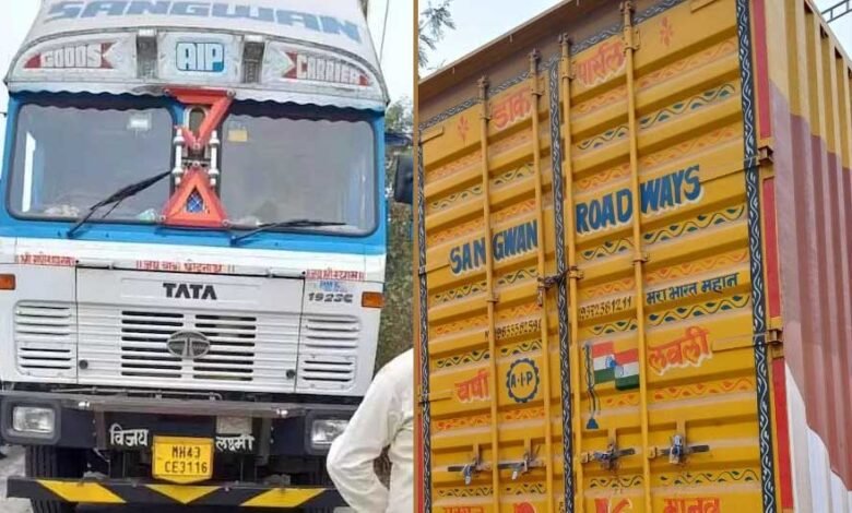 मुंबई में पुलिस ने नाकाबंदी के दौरान ट्रक से 8,476 किलो चांदी बरामद की, कीमत 80 करोड़ 1 KSHITITECH 16A 39 KSHITITECH
