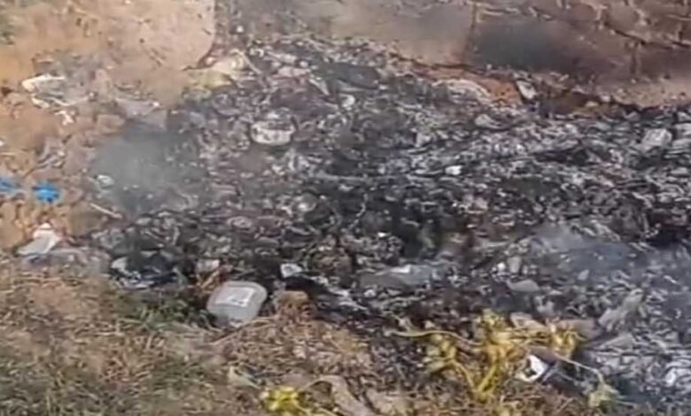 उप स्वास्थ्य केंद्र लंघाडोल मे खुले मे जलाई गयी दवाएं 1 KSHITITECH 18A 41 KSHITITECH