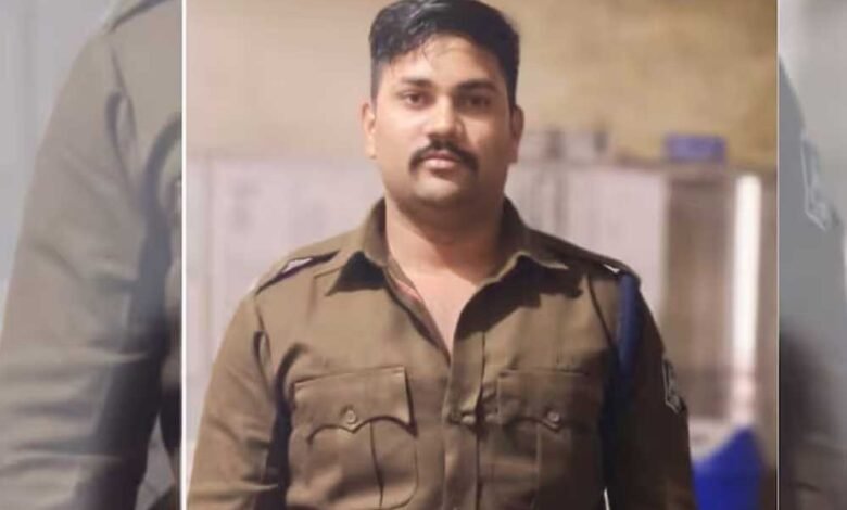 व्यपारियों से वसूली करते हुए नकली पुलिसवाला हुआ गिरफ्तार, दुकानदारों-ड्राइवरों से कर रहा था वसूली, यूं खुल गया राज 1 KSHITITECH 19A 29 KSHITITECH