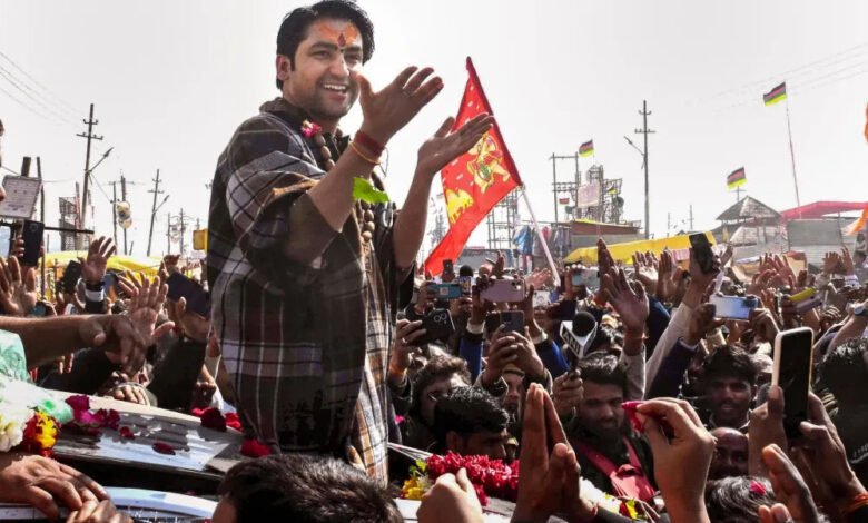 लोकतंत्र में चुनाव एक महायज्ञ के समान होता है, जिसमें वोट आहुति के रूप में दिया जाता है : धीरेंद्र शास्त्री 1 KSHITITECH 23A 129 KSHITITECH