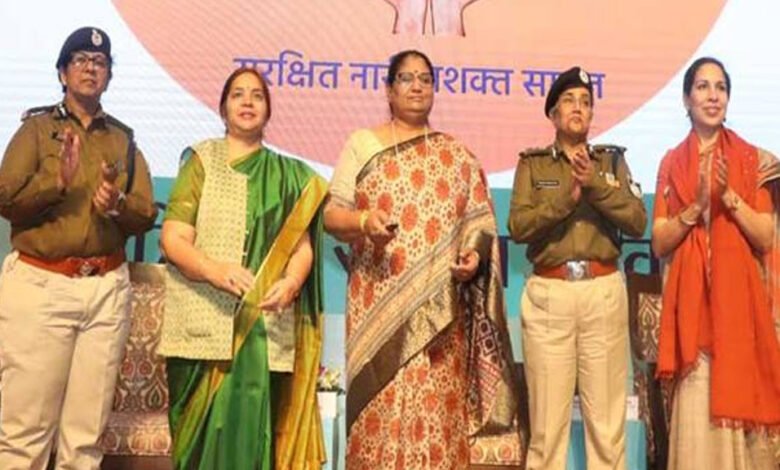 “हम होंगे क़ामयाब” पखवाड़ा एवं महिला सुरक्षा संवाद-महिला सुरक्षा और सशक्तिकरण के लिए एकजुटता विषय पर दो दिवसीय कार्यशाला का हुआ शुभारम्भ 1 KSHITITECH 25A 95 1 KSHITITECH
