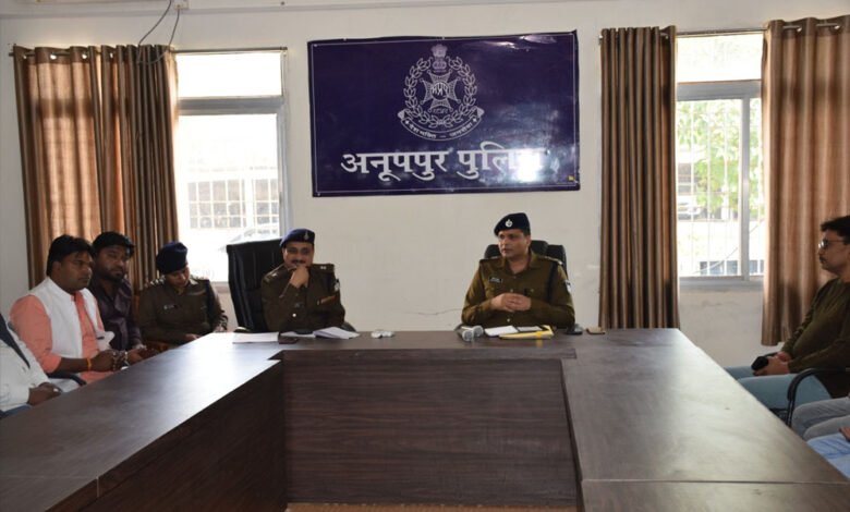 पुलिस अधीक्षक अनूपपुर ने ट्रांसपोर्टर की ली मीटिंग 1 KSHITITECH 26A 126 KSHITITECH