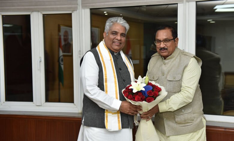 जनजातीय कार्य मंत्री डॉ. शाह ने केन्द्रीय पर्यावरण एवं वन मंत्री यादव से सौजन्य भेंट की 1 KSHITITECH 27A 7 KSHITITECH