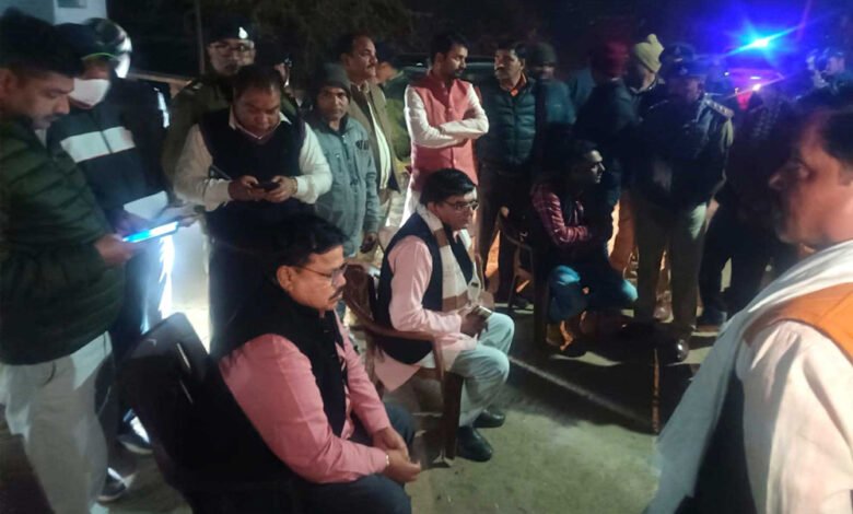ऊर्जा मंत्री तोमर मृतक के परिजनों को 4 लाख की सहायता राशि का चेक सौंपा 1 KSHITITECH 28A 53 1 KSHITITECH