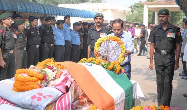 विंग कमांडर( सेवा निवृत्त) एमबी ओझा का राजकीय सम्मान के साथ हुआ अंतिम संस्कार 1 KSHITITECH 35 KSHITITECH