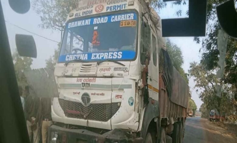 छत्तीसगढ़-जांजगीर चांपा में कंटेनर की टक्कर से एक की मौत और दो गंभीर 1 KSHITITECH Chhattisgarh 01 2 23 KSHITITECH