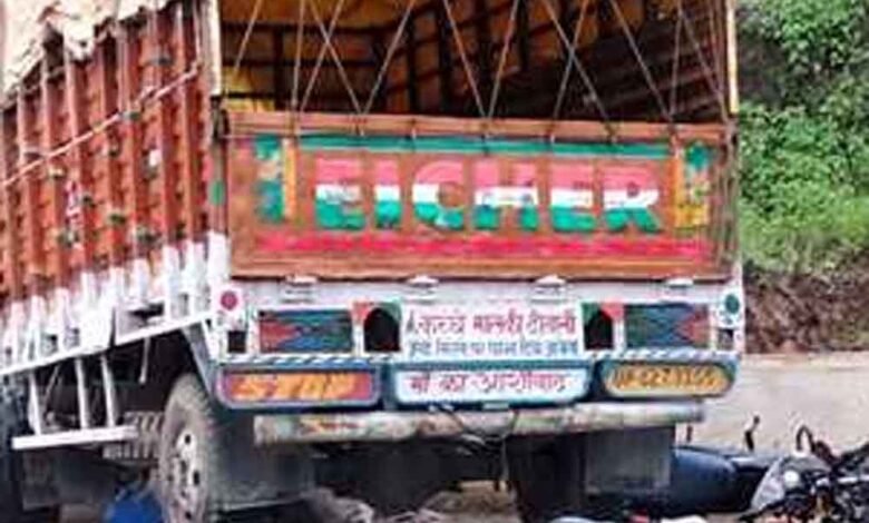 छत्तीसगढ़-जगदलपुर में ट्रक की टक्कर से बाइक सवार पति-पत्नी और बेटे की मौत 1 KSHITITECH Chhattisgarh 03 2 11 KSHITITECH