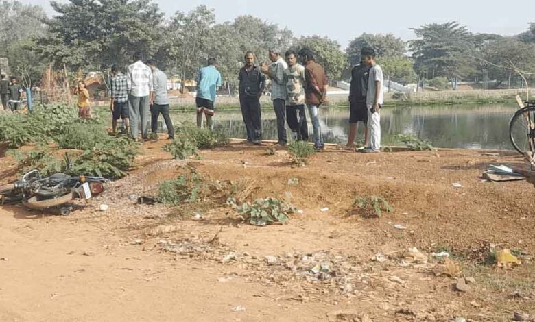 छत्तीसगढ़-भिलाई में चाय पीने निकले दोस्तों ने युवक को चाकू से गोदा 1 KSHITITECH Chhattisgarh 08 2 11 KSHITITECH