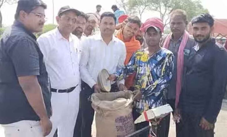 छत्तीसगढ़-कबीरधाम के अधिकांश खरीदी केंद्रों में बारदाना की कमी 1 KSHITITECH Chhattisgarh 10 2 20 KSHITITECH
