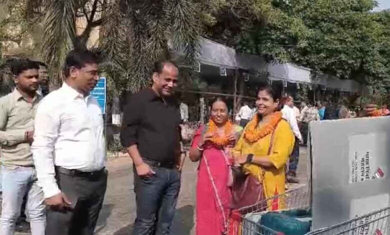 छत्तीसगढ़-रायपुर दक्षिण विस उप चुनाव के मतदान दलों को कलेक्टर और एसएसपी ने बायंटे चुनाव सामग्री 1 KSHITITECH Chhattisgarh 13 2 8 KSHITITECH