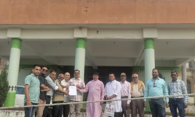 प्रदीप उपाध्याय को आत्महत्या के लिए विवश करने वालों के खिलाफ दर्ज हो एफआईआर, पीड़ित परिवार को दिया जाए एक करोड़ की सहायता व अनुकंपा नियुक्ति, आर्यावर्त ब्राह्मण महासभा ने राज्यपाल के नाम सौंपा ज्ञापन 1 KSHITITECH IMG 20241106 WA0058 KSHITITECH