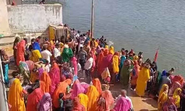राजस्थान-अजमेर में कार्तिक पंचतीर्थ में पुष्कर सरोवर में डुबकी लगाने पहुंचे लाखों श्रद्धालु 1 KSHITITECH Rajasthan 10 1 7 KSHITITECH
