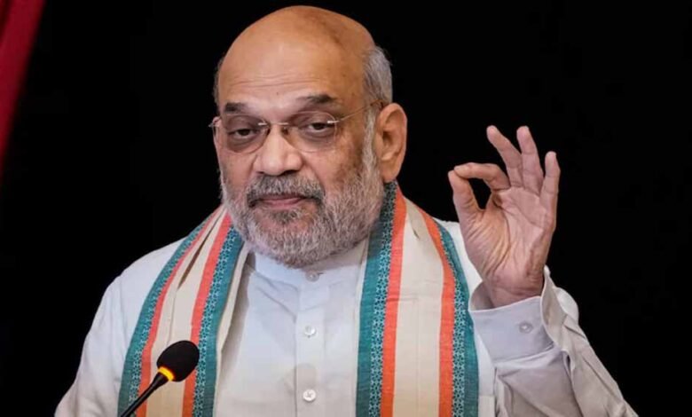 चुनाव आयोग के अधिकारियों ने महाराष्ट्र में गृह मंत्री शाह के बैग की तलाशी ली 1 KSHITITECH amit1 8 KSHITITECH