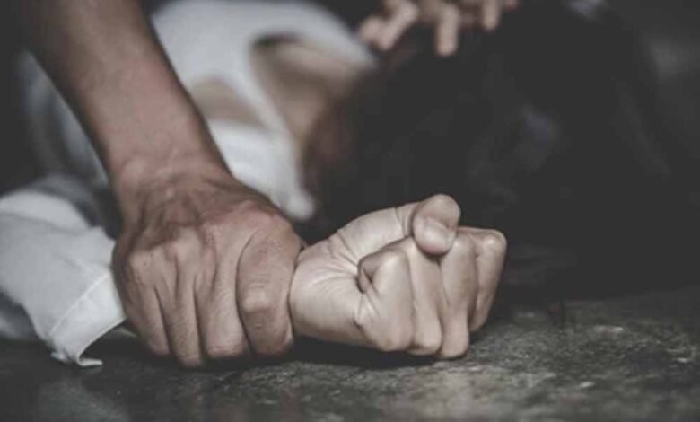 वैन चालक ने छात्रा के साथ जबरदस्ती अपने घर में दुष्कर्म किया, इस दौरान उसकी मां भी वहां मौजूद थी 1 Console Corptech Pradakshina Consulting Pvt Ltd aropi2 2 Console Corptech Pradakshina Consulting Pvt Ltd