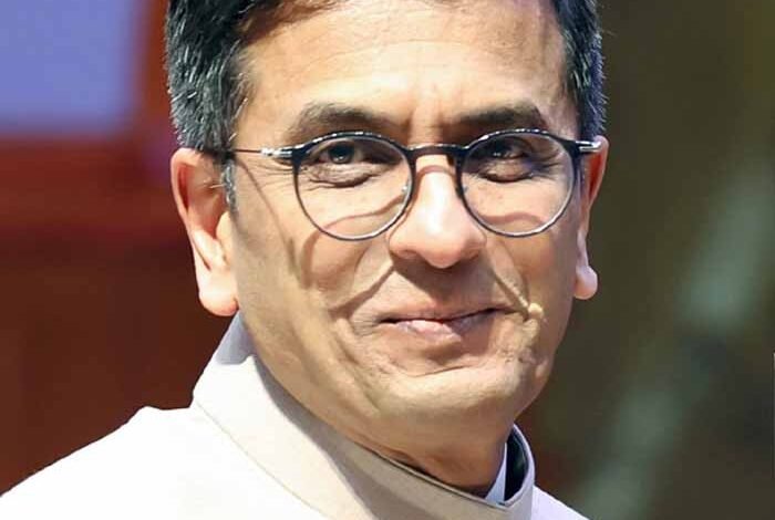 डीवाई चंद्रचूड़ ने कहा- जजों के ऊपर केवल राजनीतिक दबाव ही नहीं होता, उनके ऊपर निजी हित समूहों का भी दबाव होता है 1 KSHITITECH chand2 KSHITITECH