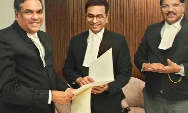 CJI बनते ही ऐक्शन में जस्टिस संजीव खन्ना, सुप्रीम कोर्ट में मामलों की तत्काल सुनवाई पर नई व्यवस्था करने का आदेश 1 KSHITITECH cji 3 KSHITITECH