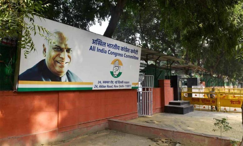 महाराष्ट्र विधानसभा चुनाव में पार्टी और उसके गठबंधन की करारी हार थी के चलते कांग्रेस मुख्यालय पर छाया सन्नाटा 1 KSHITITECH congres1 KSHITITECH