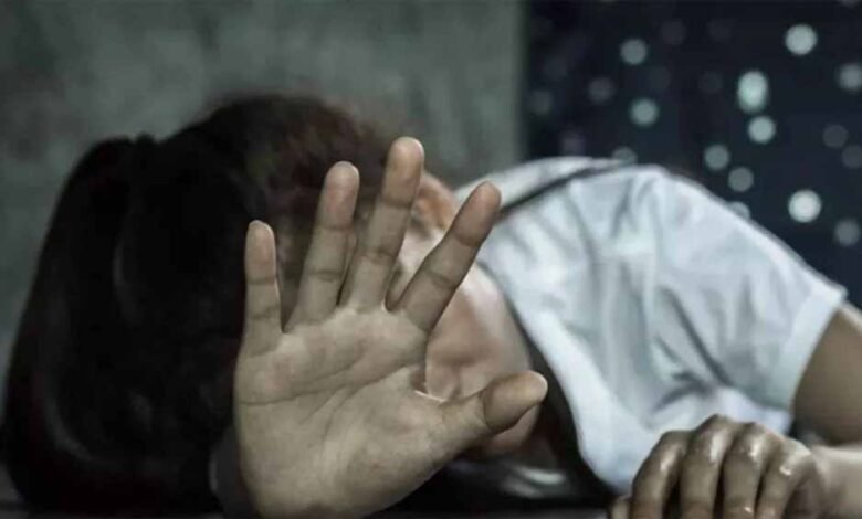 15 वर्षीय किशोरी को नाराज दोस्त से बात करवा दूंगा बोलकर ले गया, मिलने गई तो स्कार्फ से बांधकर किया रेप 1 KSHITITECH dus1 KSHITITECH