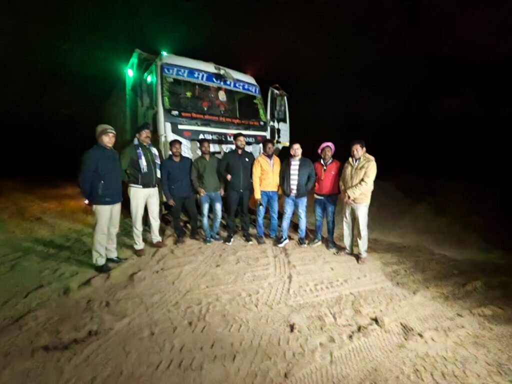 खनिज विभाग द्वारा अवैध खनन, परिवहन पर की गई कार्यवाही जांज 2 KSHITITECH img 20241128 wa00324916294460320191263 KSHITITECH