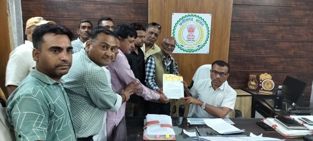 प्रदीप उपाध्याय को आत्महत्या के लिए विवश करने वालों के खिलाफ दर्ज हो एफआईआर, पीड़ित परिवार को दिया जाए एक करोड़ की सहायता व अनुकंपा नियुक्ति, आर्यावर्त ब्राह्मण महासभा ने राज्यपाल के नाम सौंपा ज्ञापन 3 KSHITITECH img202411061302064900075350556060084 KSHITITECH