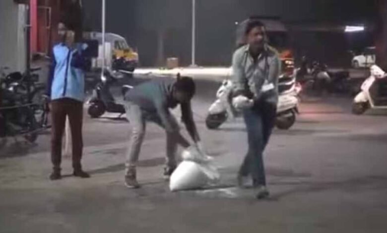 झांसी अग्निकांड: डिप्टी सीएम ने ऐक्शन का दिया आदेश, मंत्री के पहुंचने से पहले रंगरोगन होने पर बवाल 1 KSHITITECH jhachi1 KSHITITECH