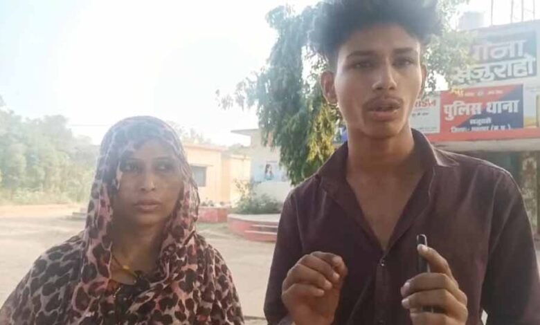 अकौना गांव के दबंग लोगों ने अकौना की अहिरवार महिला सरपंच को घर में घुस कर मारा, थाने में दर्ज हुई एफ आई आर 1 KSHITITECH kha KSHITITECH
