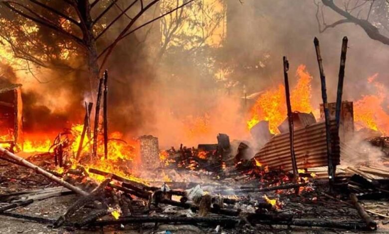 कोलकाता के उल्टाडांगा में लगी भीषण आग, दमकल की कई गाड़ियां मौके पर पहुंचीं 1 KSHITITECH kolkata fire1 KSHITITECH