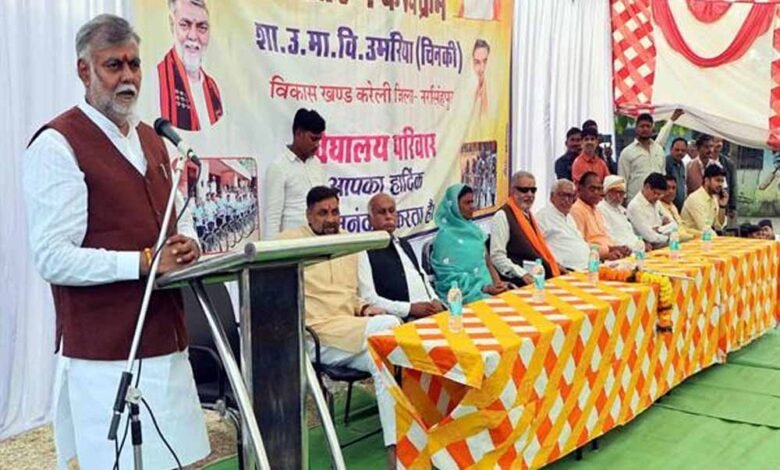 नरसिंहपुर जिले के ग्राम उमरिया में विद्यार्थियों को नि:शुल्क साईकिलें वितरित की 1 KSHITITECH patel1 KSHITITECH