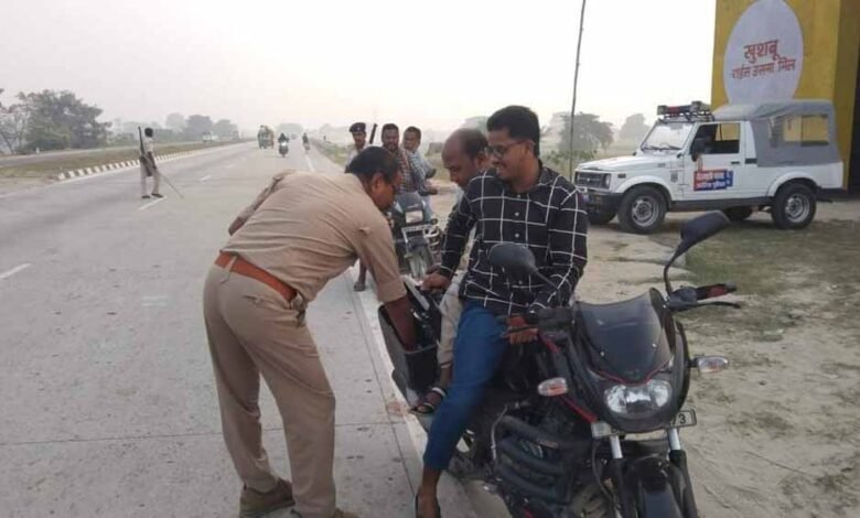 बिहार के पूर्वी चंपारण जिला में पुलिस ने चलाया वाहन जांच अभियान 1 KSHITITECH po1 1 KSHITITECH