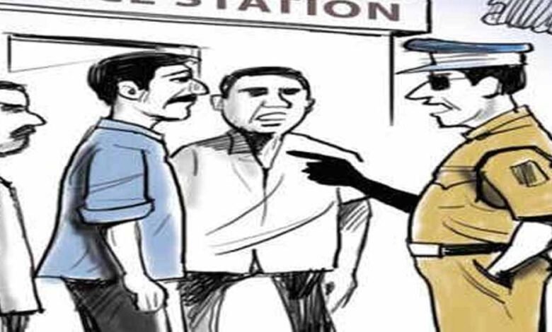 सागौन के अवैध परिवहन का आरोपी गिरफ्तार 1 KSHITITECH police loot cartoon A 44 4 1 KSHITITECH