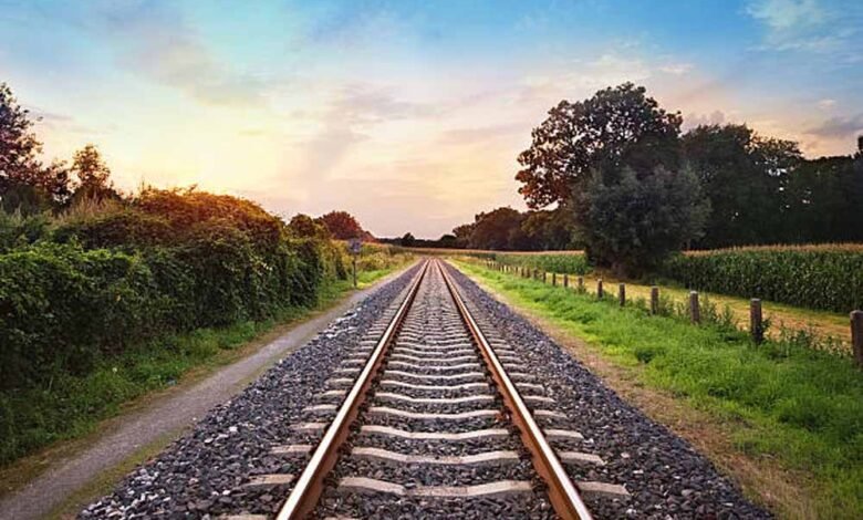 आधे हिस्से में बिछाया गया इंदौर-दाहोद रेल लाइन प्रोजेक्ट के ट्रैक 1 KSHITITECH railway track1 KSHITITECH