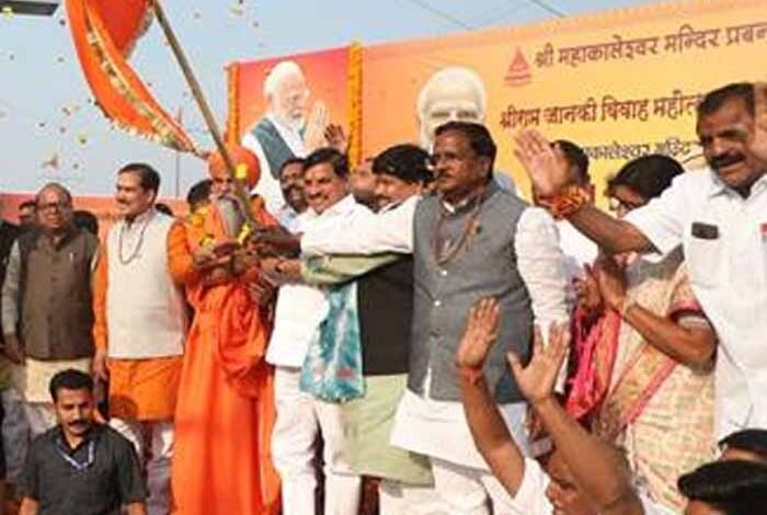 मुख्यमंत्री ने अयोध्या के लिए लड्डू प्रसाद वाहन को ध्वज दिखाकर किया रवाना 1 KSHITITECH ravana1 KSHITITECH