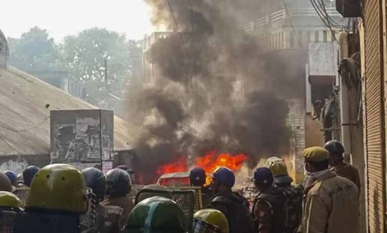 संभल हिंसा : सपा सांसद और विधायक के बेटे सहित 2500 पर FIR 1 KSHITITECH sabal2 KSHITITECH