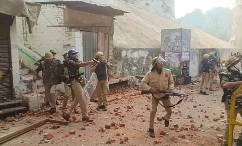 संभल हिंसा पर योगी का सख्त आदेश- जल्द ही इनके पोस्टर सार्वजनिक स्थानों पर लगाए जाएंगे 1 KSHITITECH sabhal1 2 KSHITITECH