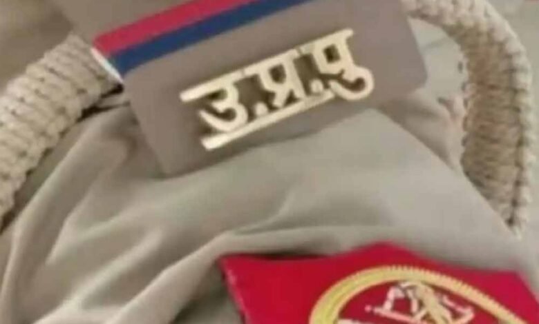 उपचुनाव में वोटर कार्ड चेक कर रहे सात पुलिस वाले निलंबित, चुनाव आयुक्त से बात कर अखिलेश बोले- बाकी भी सस्पेंड होंगे 1 KSHITITECH up po1 KSHITITECH