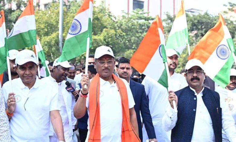 संविधान की प्रतिकृति को नमन कर शुरू हुई संविधान दिवस पदयात्रा 1 KSHITITECH yatra1 KSHITITECH