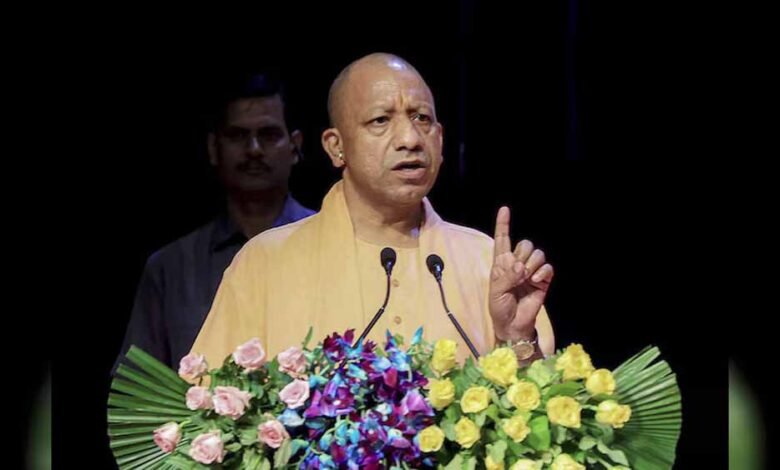 मुख्यमंत्री योगी आदित्यनाथ को जान से मारने की धमकी देने की आरोपी महिला को मुंबई पुलिस ने किया गिरफ्तार 1 KSHITITECH yogi1 1 KSHITITECH