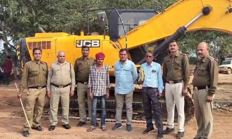 प्रशासन की बड़ी कार्रवाई, महानदी का सीना चीर कर रेत उत्खनन कर रही चार चेन माउंटेन मशीन को जब्त 1 KSHITITECH 1 189 KSHITITECH