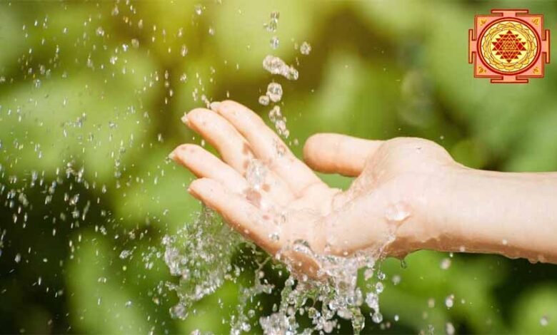 वास्तु शास्त्र के अनुसार, घर में छिड़कें गंगा जल 1 KSHITITECH 1 215 KSHITITECH