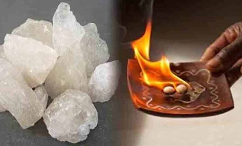 फिटकरी और वास्तु शास्त्र का संबंध सकारात्मक बढ़ाता है ऊर्जा 1 KSHITITECH 1 332 KSHITITECH