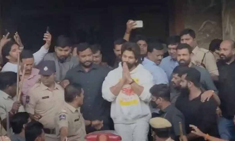 'पुष्पा 2' के प्रीमियर पर महिला की मौत मामले में अल्लू अर्जुन को हुई 14 दिन की जेल 1 KSHITITECH 1 471 KSHITITECH