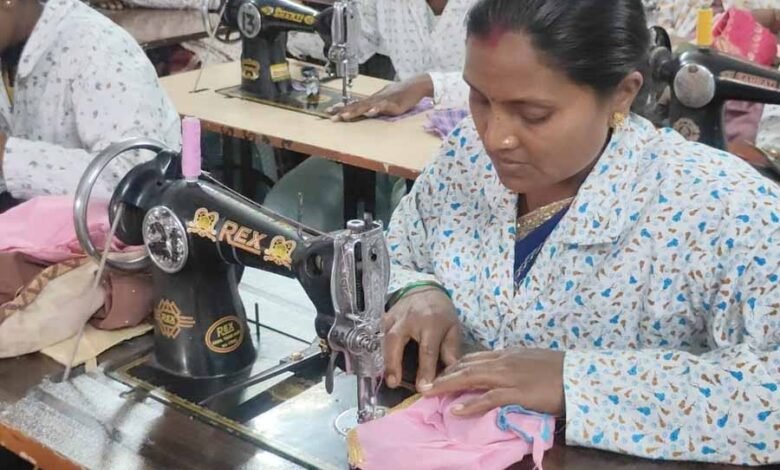 सुशासन की योजनाओं से श्रीमती कविता बनी आत्मनिर्भर, जीवन में आए सकारात्मक बदलाव 1 KSHITITECH 1 699 KSHITITECH