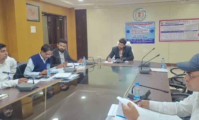 कलेक्टर ने अनुसूचित जनजाति के युवाओं को ऋण देने में कोताही बरतने पर बैंक अधिकारियों को कड़ी फटकार 1 KSHITITECH 1 721 KSHITITECH